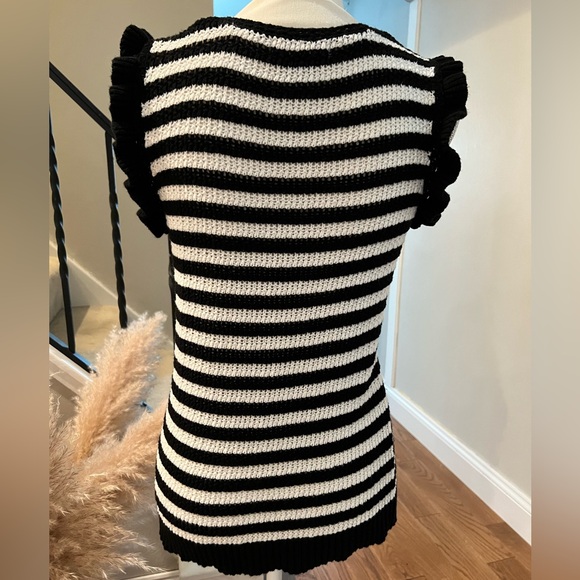 Design History Sleeveless Sweater - Picture 2 of 4